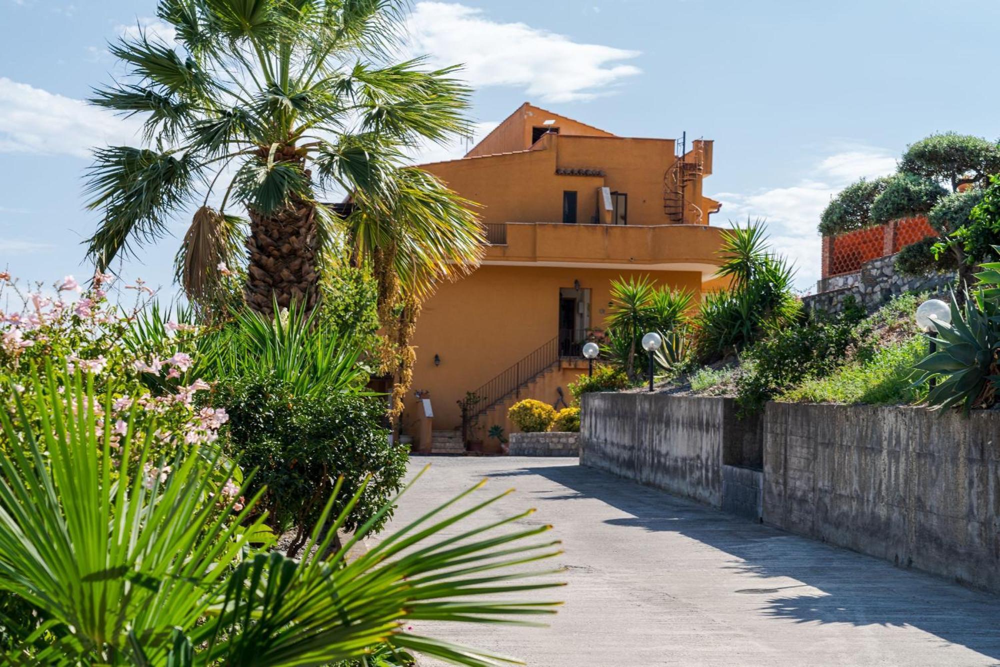 The Lemon Tree Apartment Taormina Exterior photo